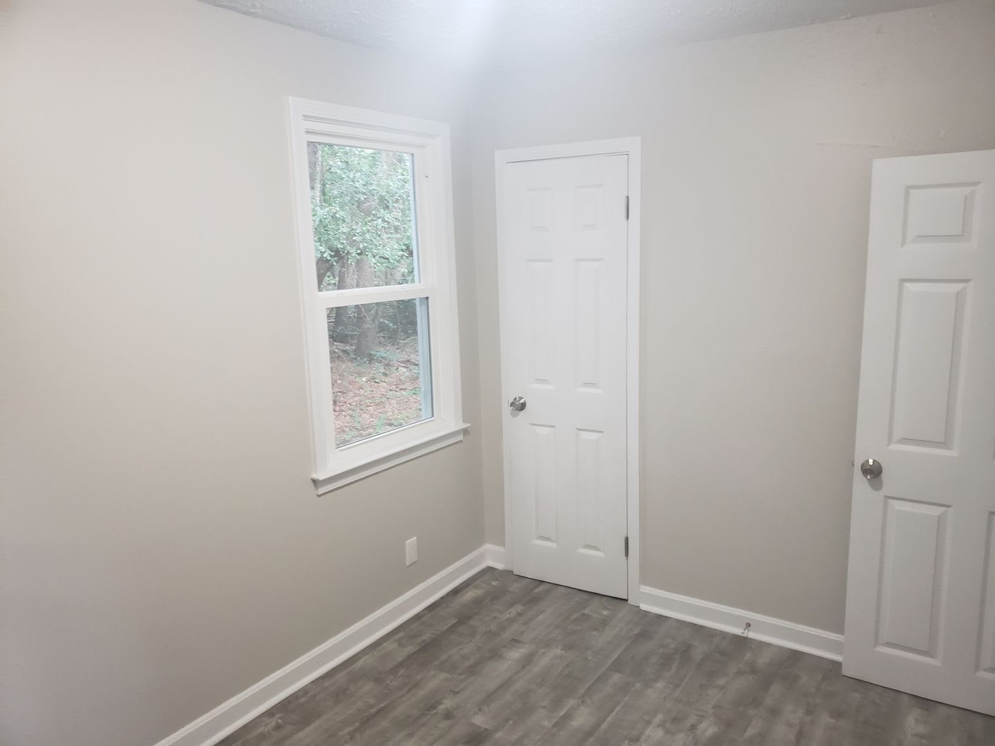 Newly Renovated 2 Bedroom Cottage Close to Shaw in Quiet Area – photo 4