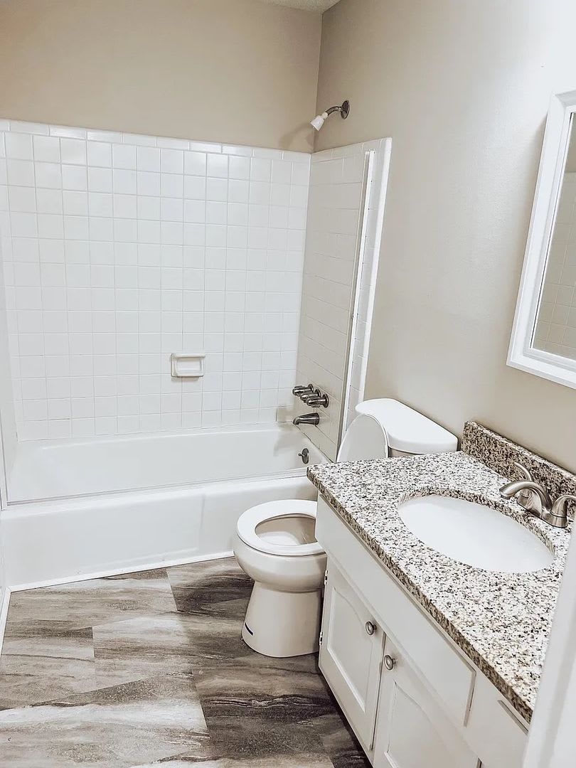 Room In 3 Bedroom Home At N Hamilton St – photo 5