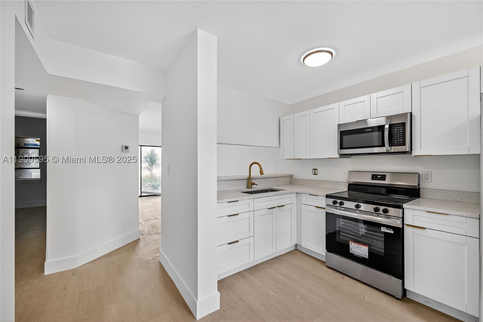 4198 Lakeside Dr – photo 5