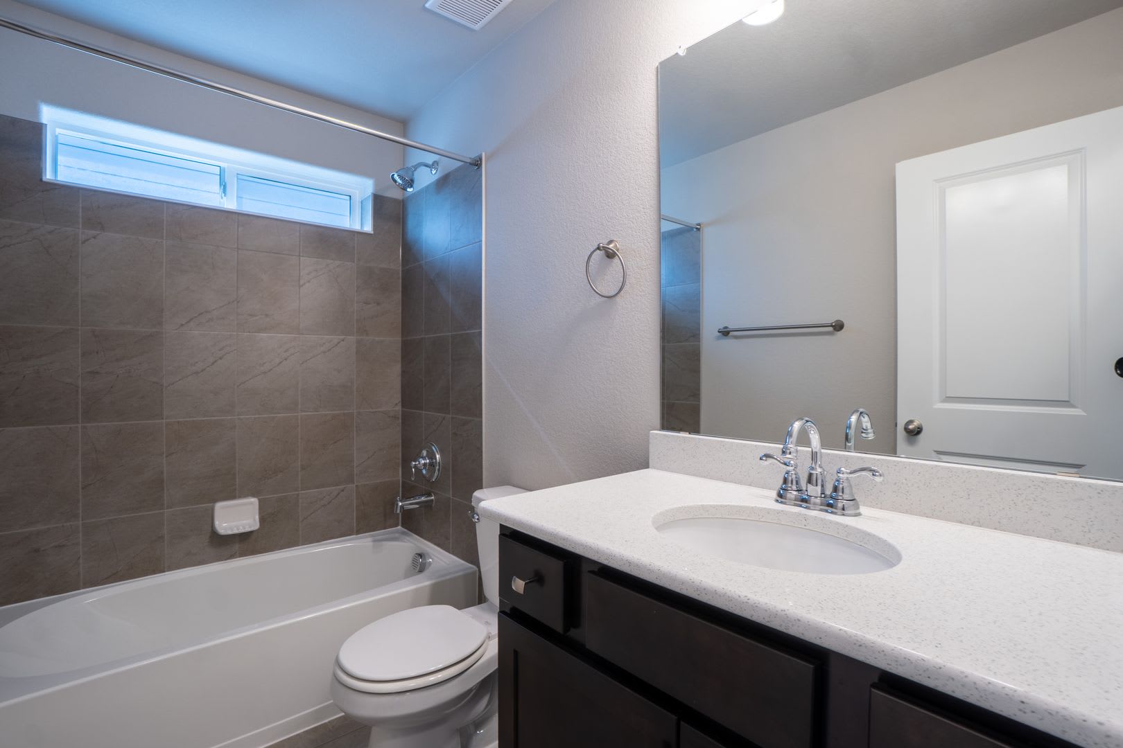 Beautiful 4 Bedroom Ranch Rental In 80939 – photo 4