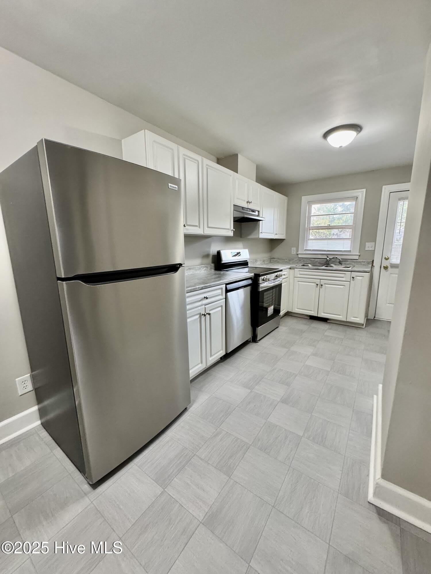 2506 E 3rd Street – photo 3