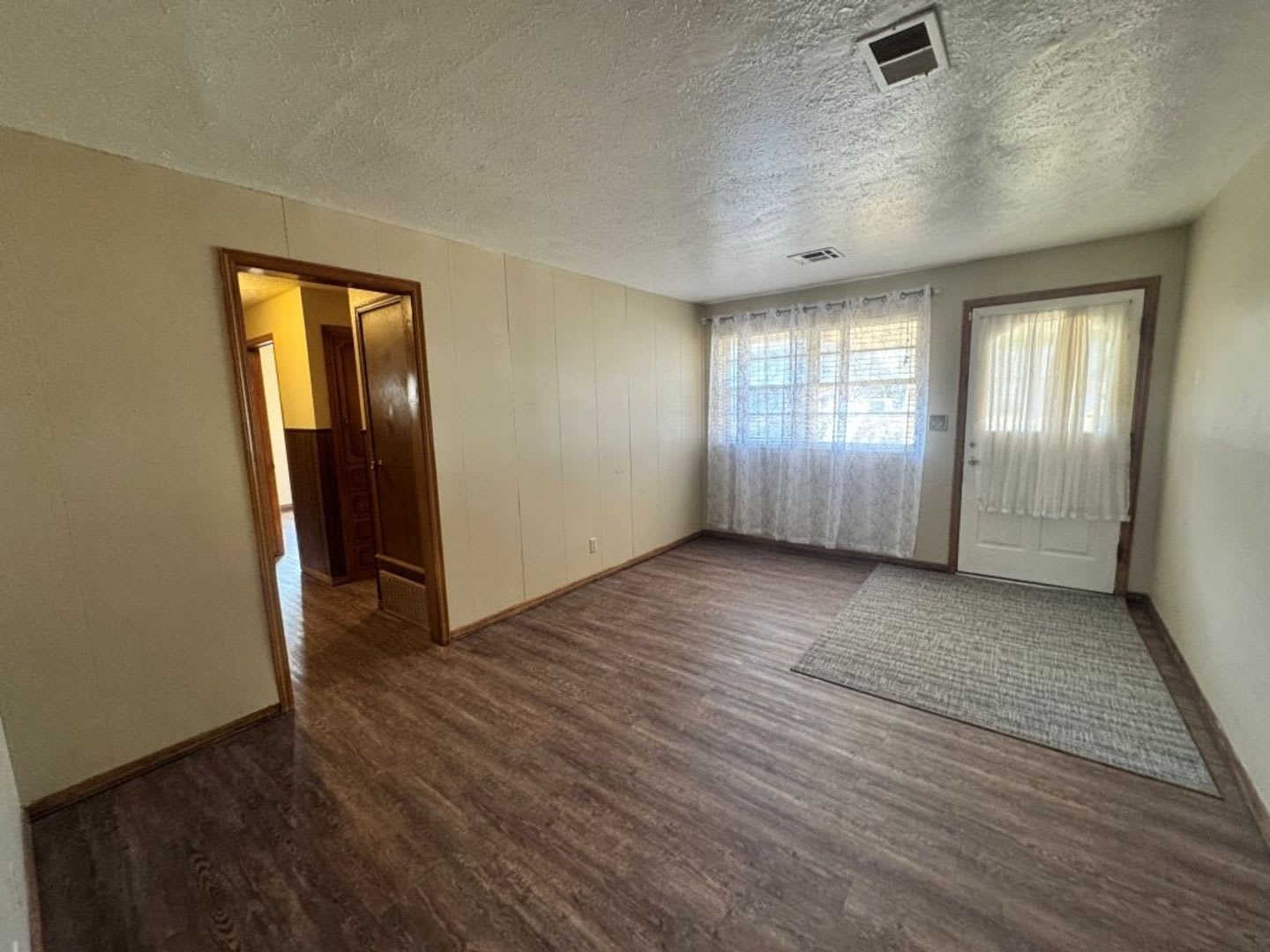 3 Beds 1 1 2 Baths And A 1 Car Garage Home For Rent In Sw Okc New Granite And Flooring – photo 2