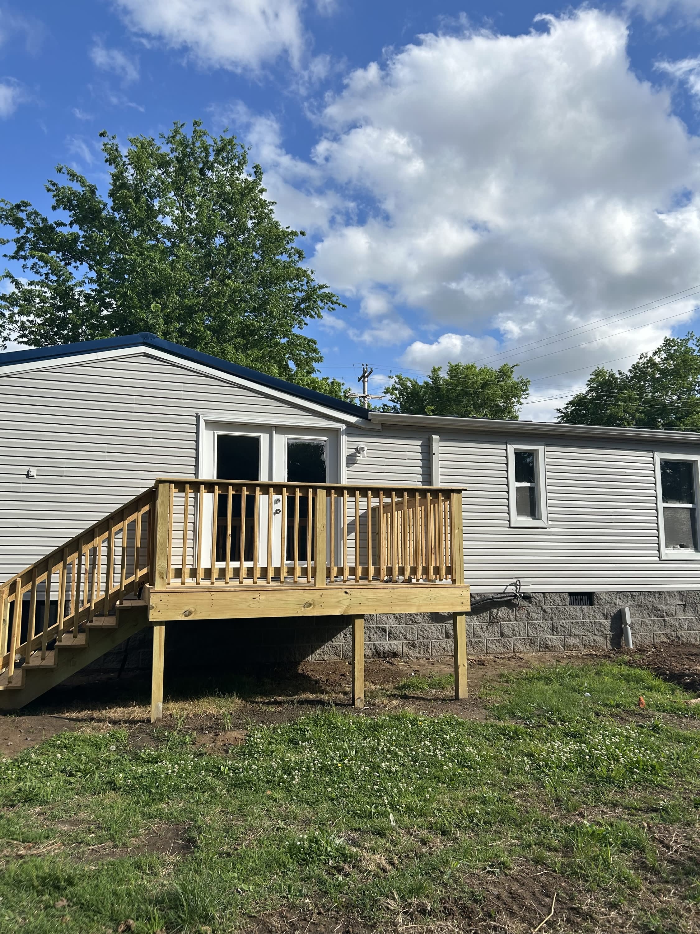 601 Moores Drive – photo 2