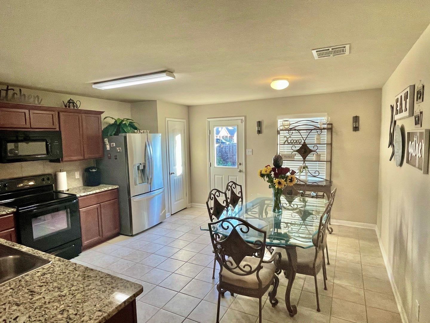 Elegant Four Bedroom Corner Lot Home With Hardwood Floors Modern Kitchen Master Suite And Community Amenities Near Hwy I 20 – photo 5