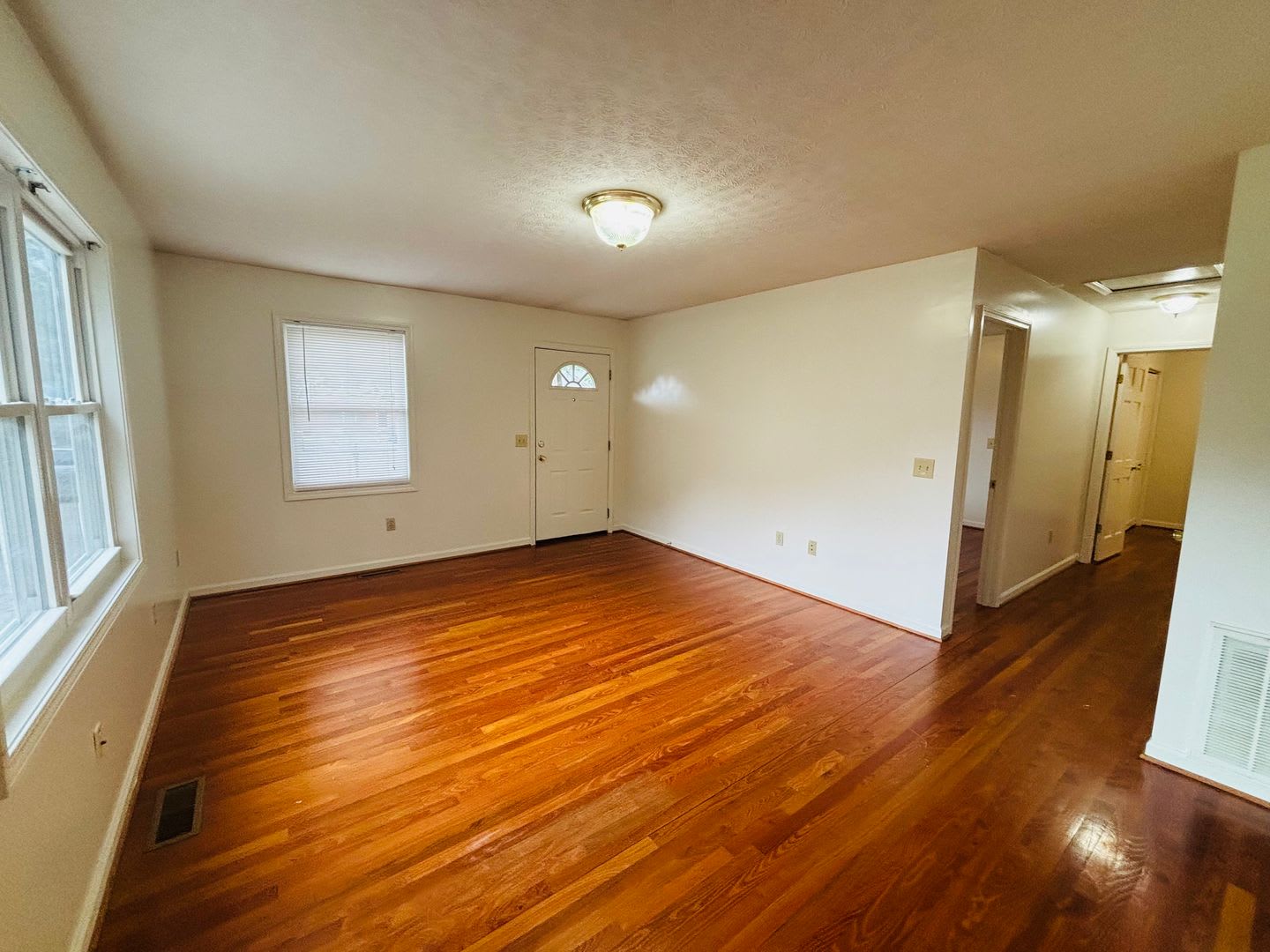 3 Bedroom 2 Bathroom Townhouse – photo 3