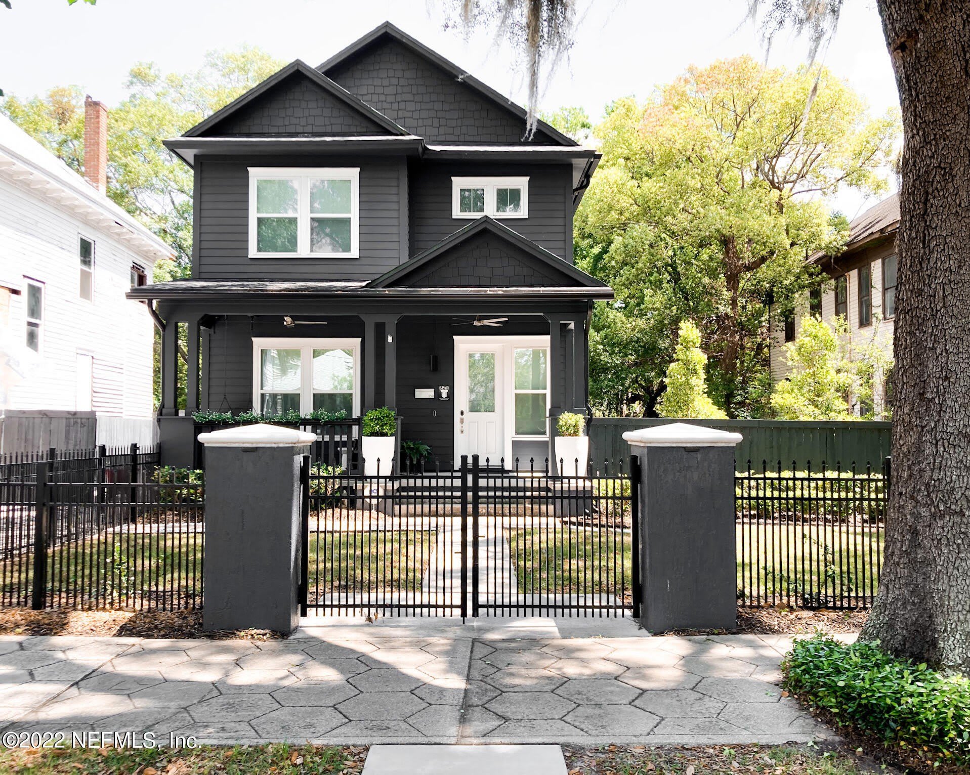 1139 N MARKET Street – photo 2