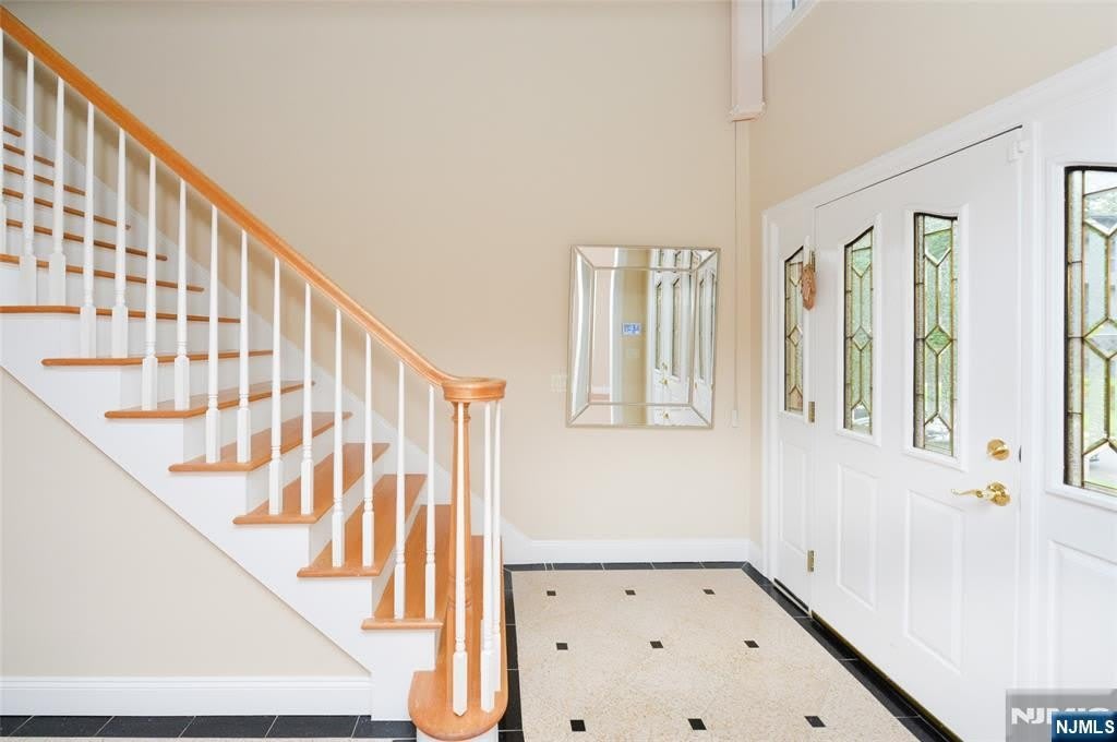 1056 Edgewood Lane – photo 3