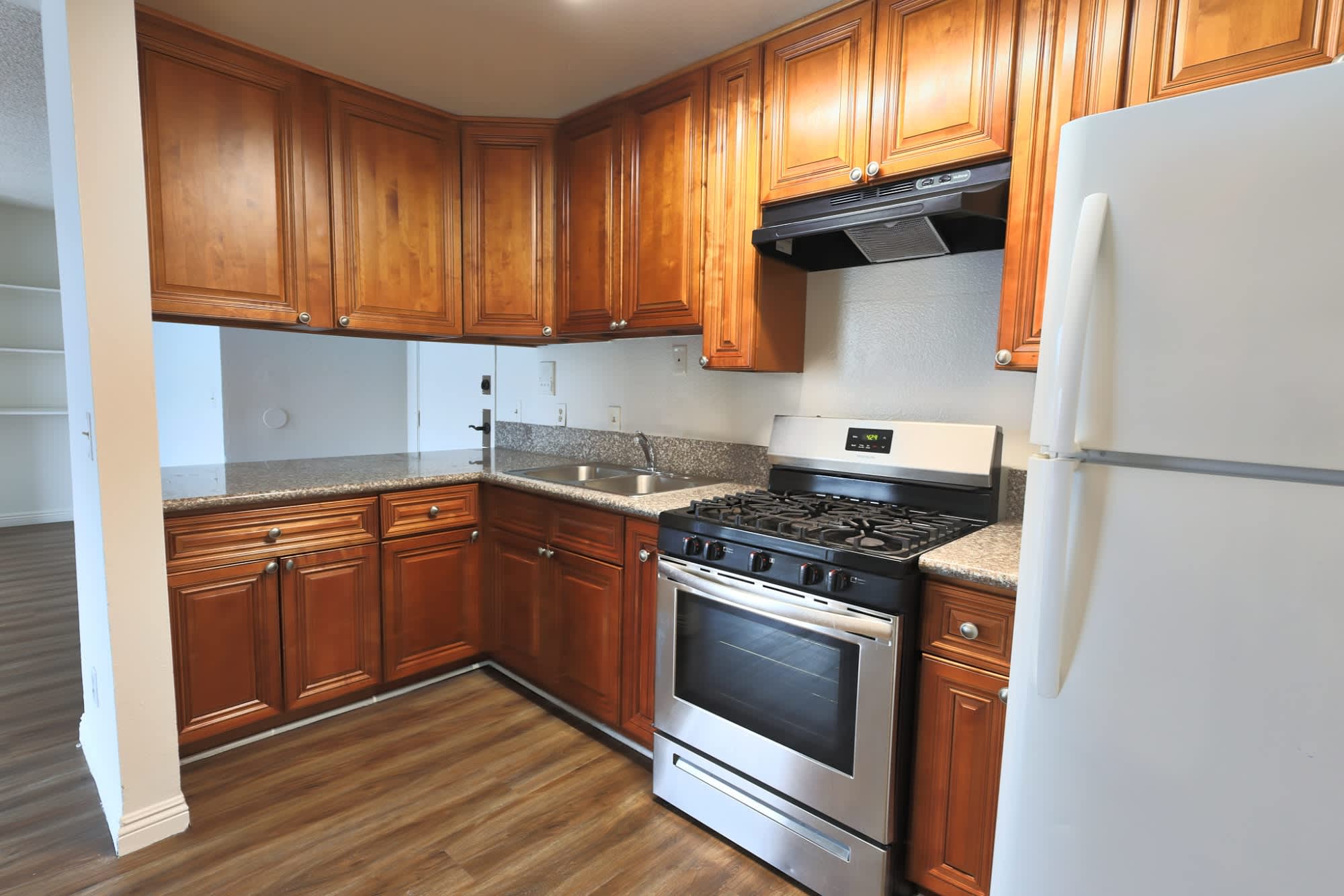 123 N Mariposa Ave – photo 2