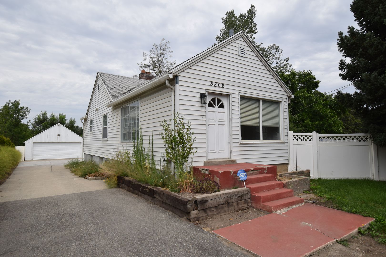 Secluded 4 Bed Holladay Home in Quiet Neighborhood with Mountain Views!! – photo 2