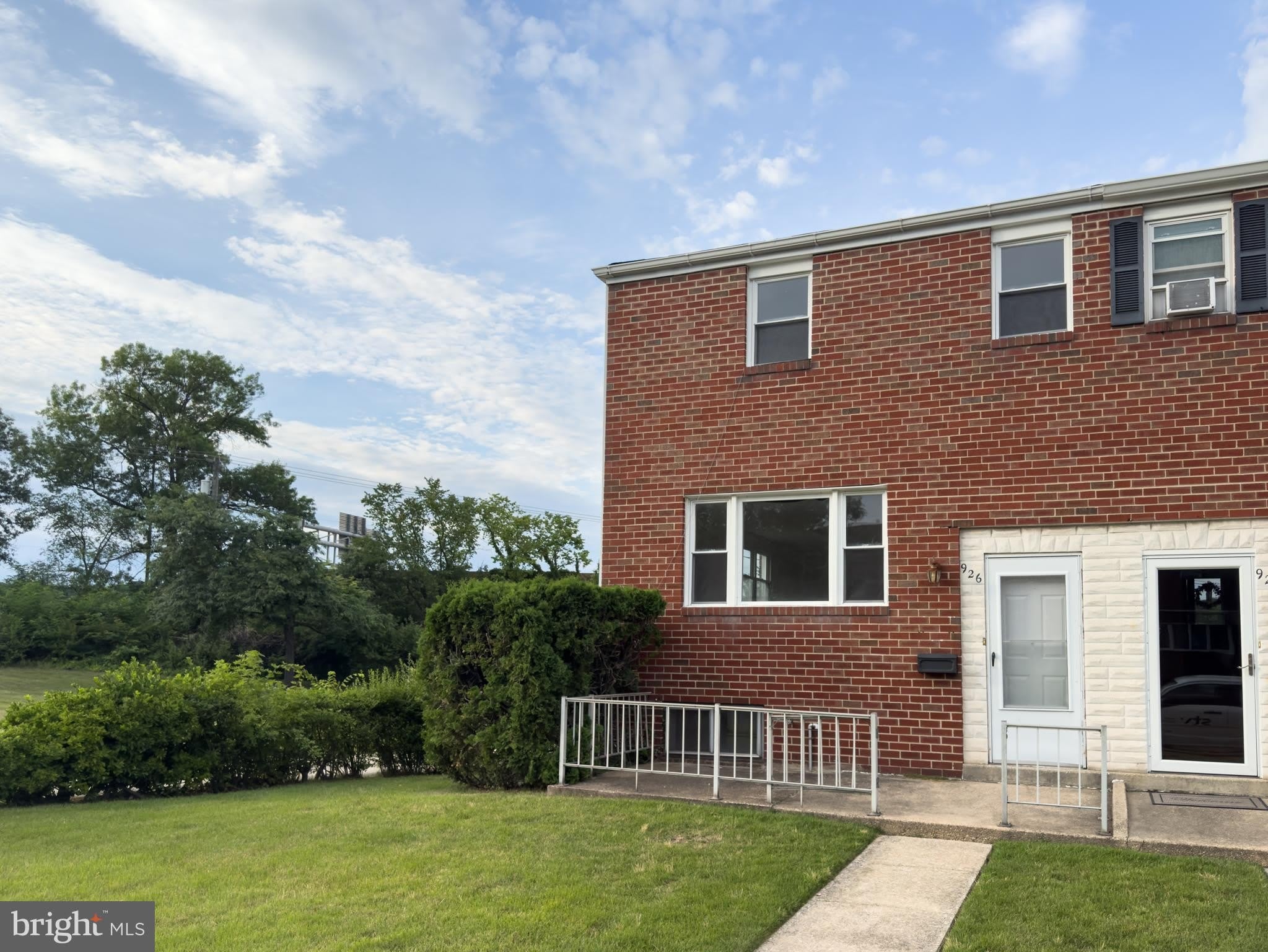 926 REGINA Drive – photo 2