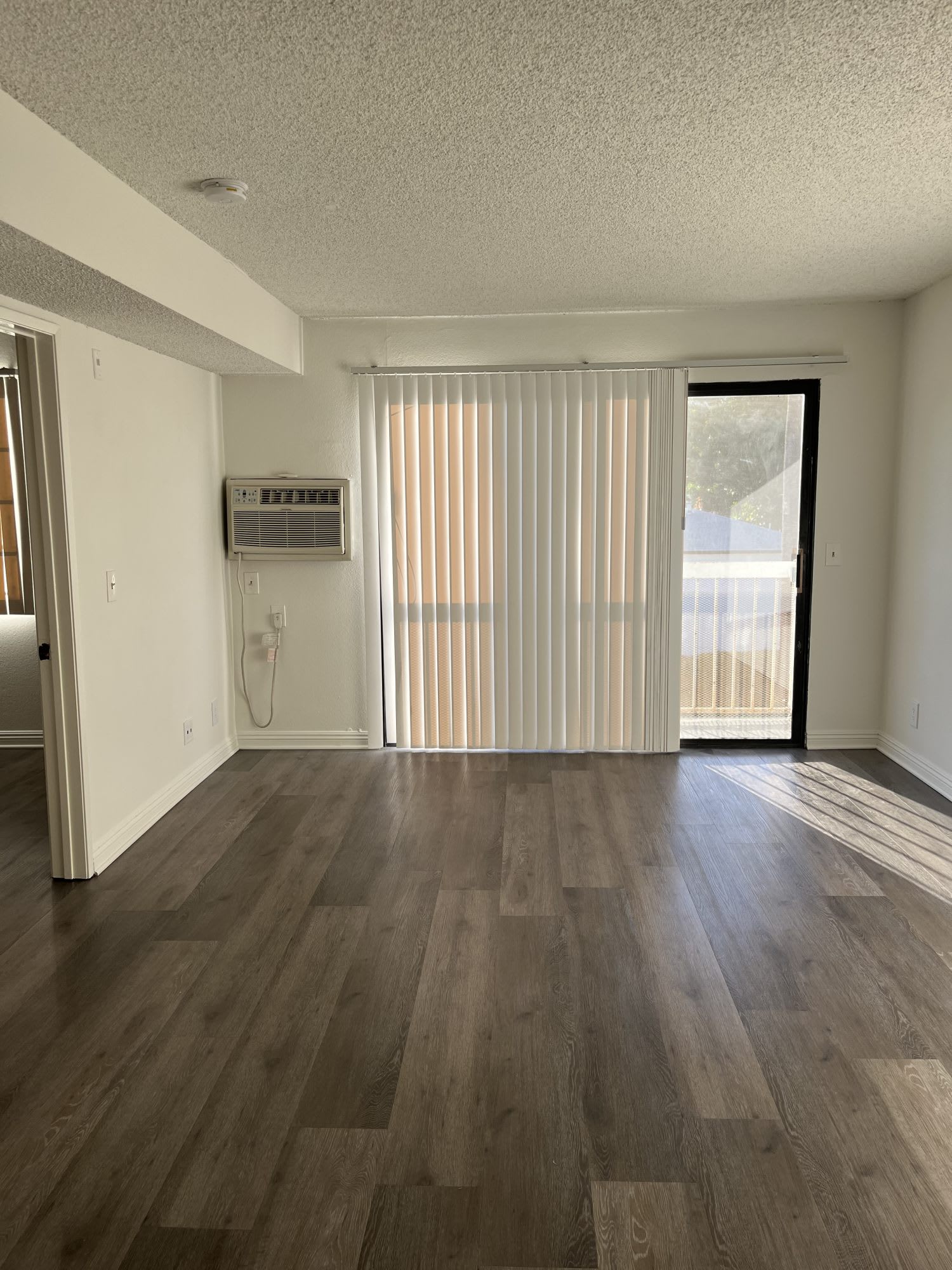 140 N Commonwealth Ave – photo 4