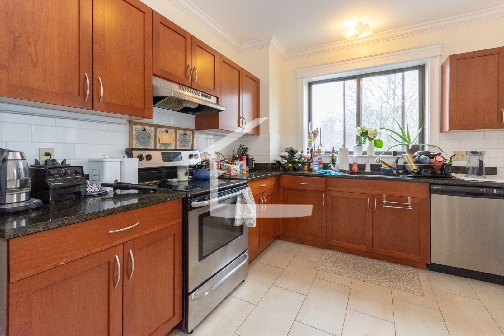 Huge, updated 4 bed in a prime spot in Allston. – photo 5