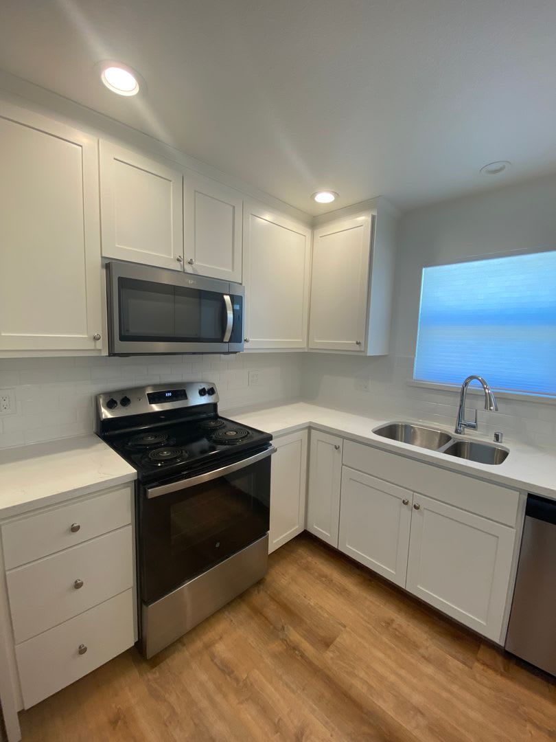 Newly Remodeled Walking Distance From Downtown Dixon – photo 3