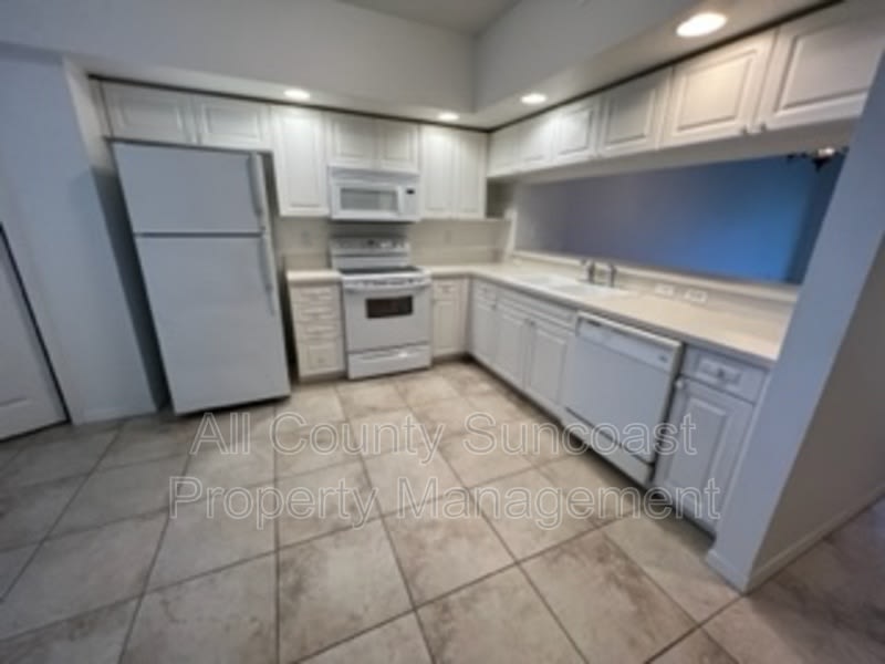 960 Starkey Rd. #1305 – photo 3