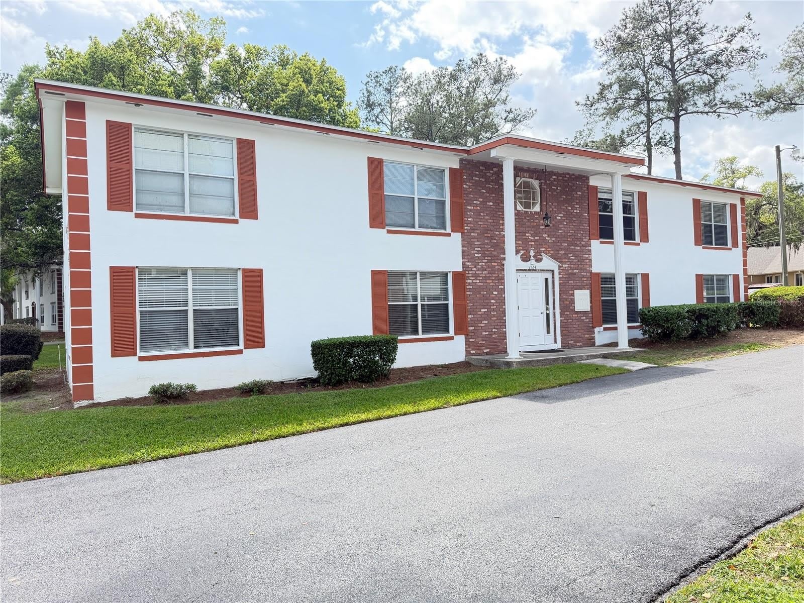 2564 SE 15TH Avenue – photo 1