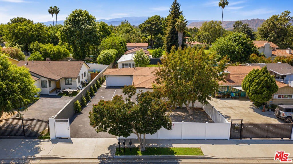 6033 Fallbrook Avenue – photo 5