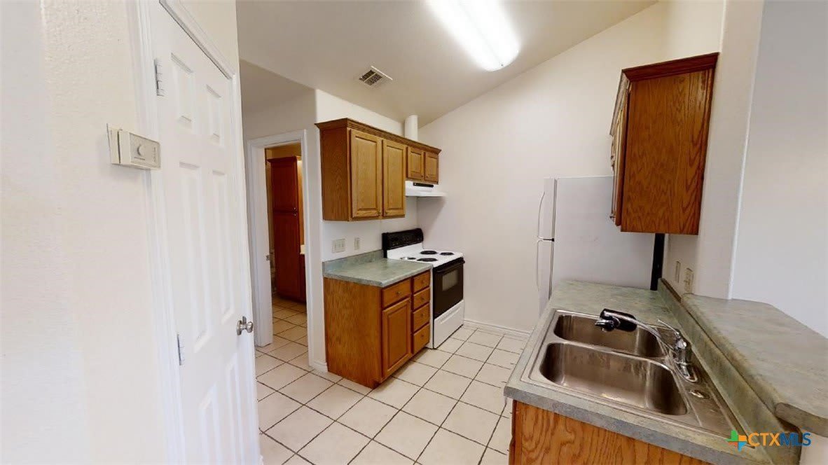 412 Burleson Street – photo 5