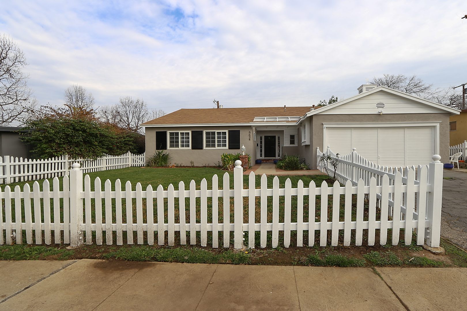 Charming 3BR/2BA in Encino – photo 1