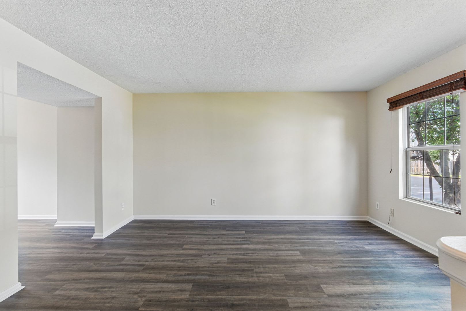 Charming 4-Bedroom Townhouse in Sought-After Highpointe Community! – photo 2