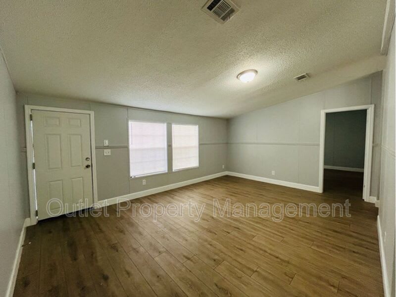 15710 Bermuda St – photo 3