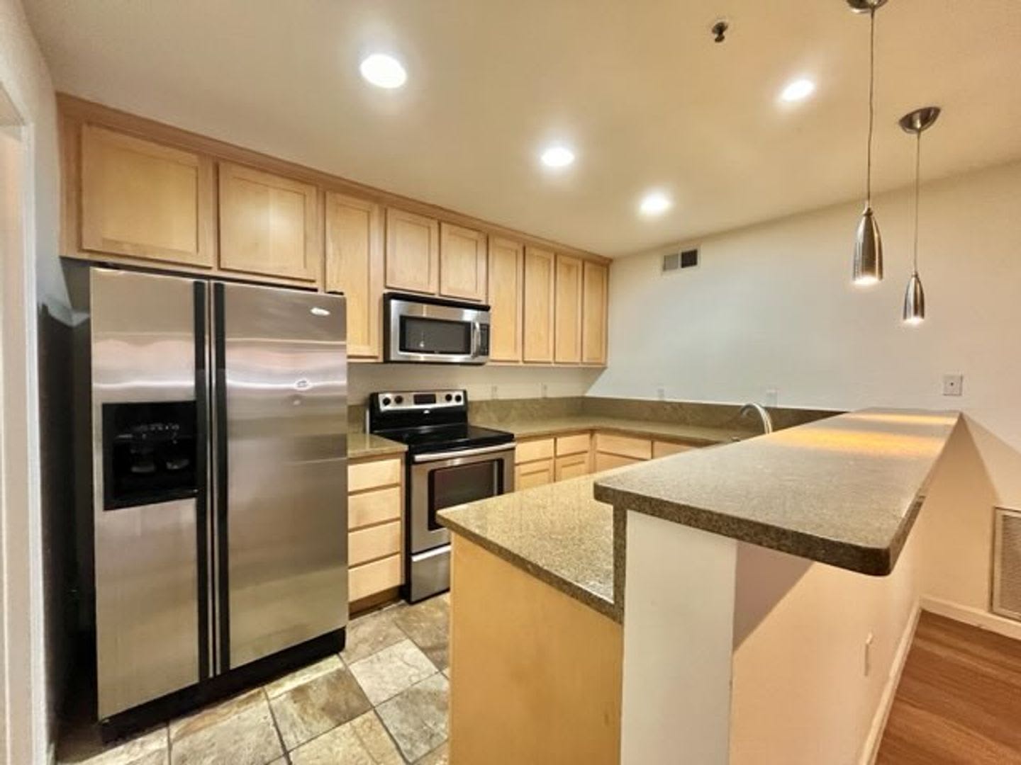 Ground Floor 2 Bed 2 Ba Condo in Northern Phoenix – photo 1