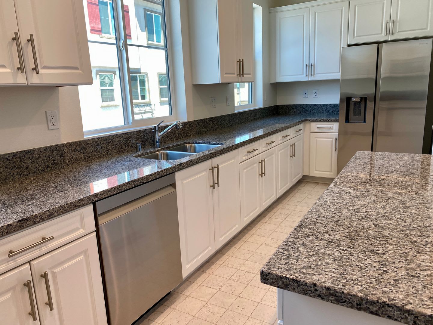 Oceanside New 4Bed 3.5 Bath 2 Car garage Granite Kitchen Luxury Townhome $4150 – photo 5