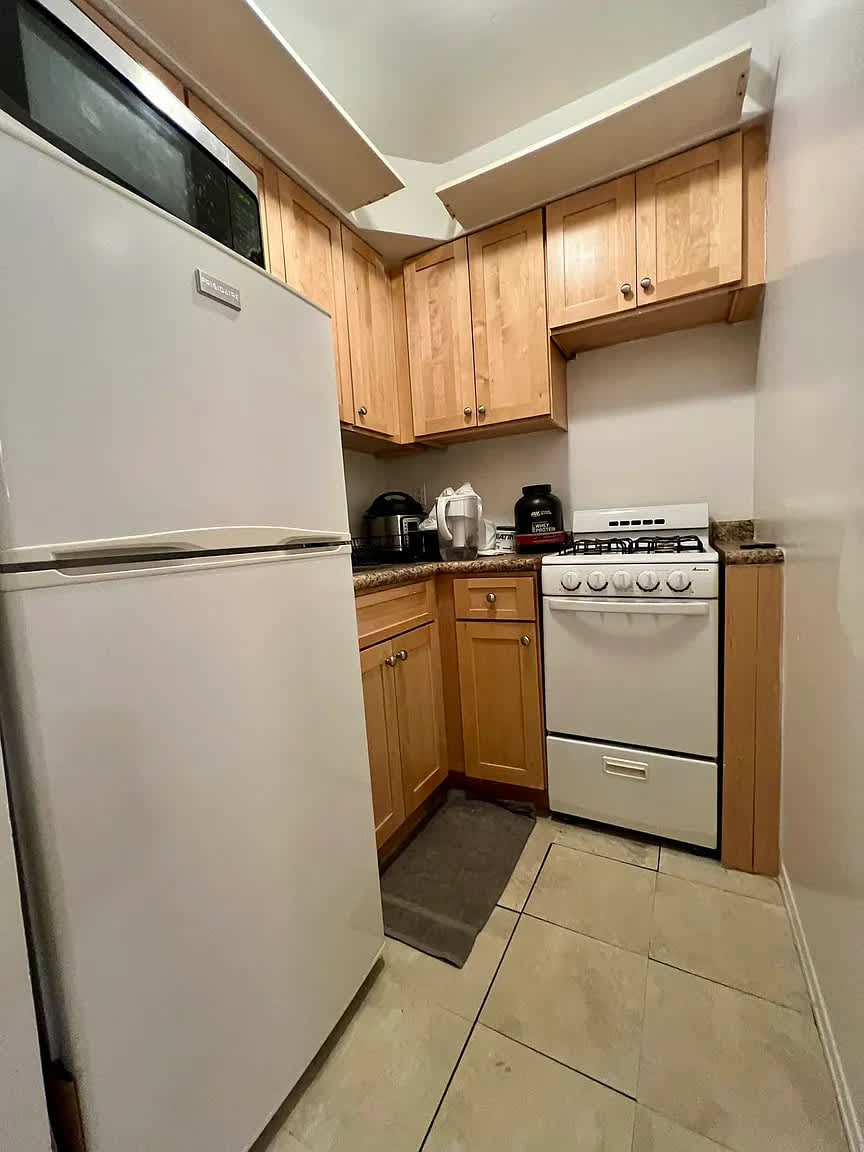 320 E 53rd St Apt 12F – photo 3