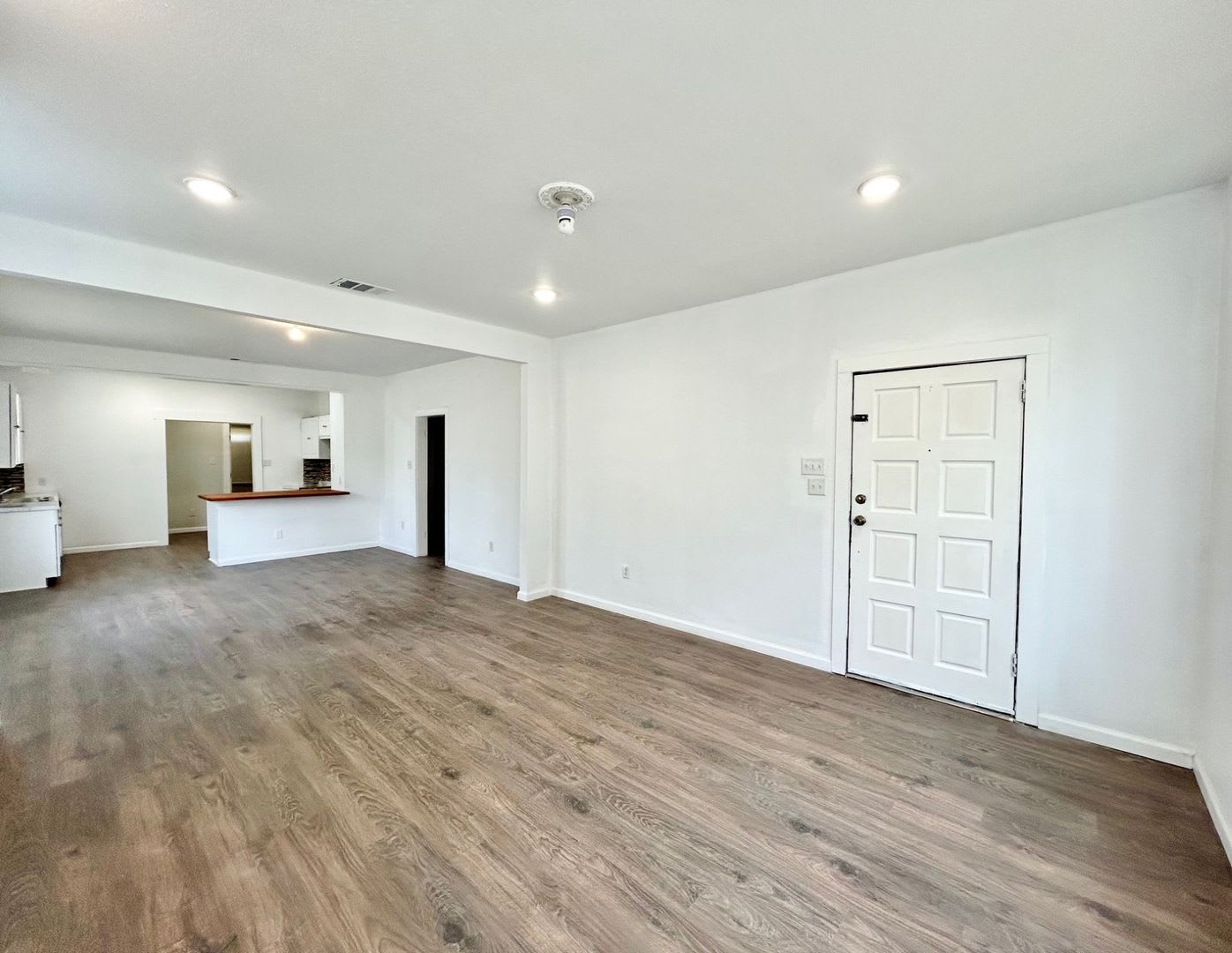 3Bed 2Bath Home For Lease Available Now – photo 3