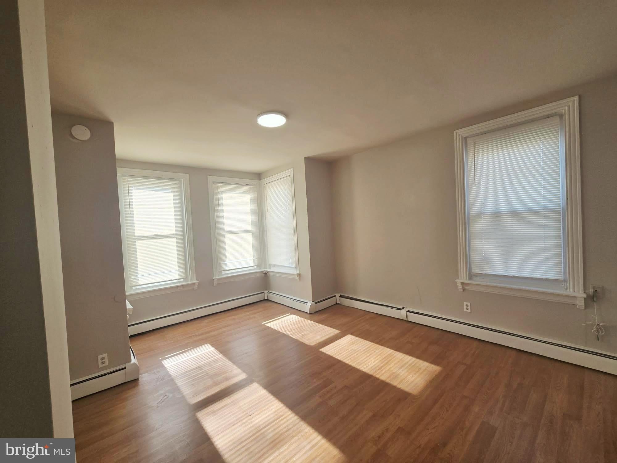 5526 N MASCHER Street – photo 4