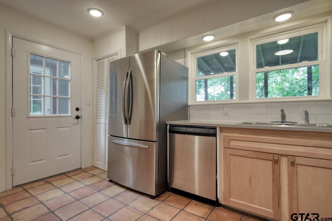 216 Pinewood Ln – photo 5