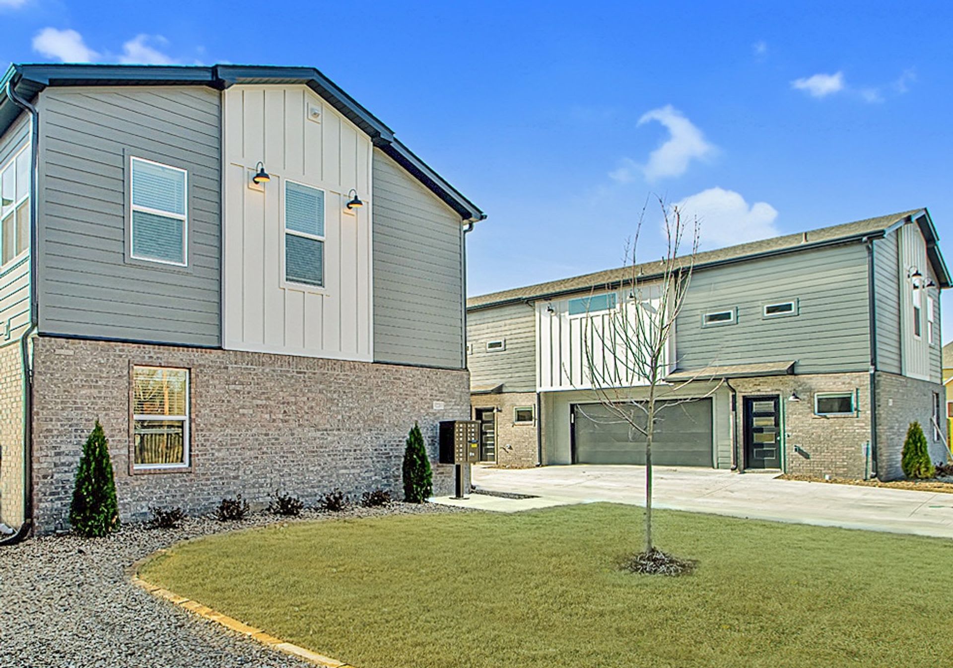 2 Bed 2 Bath 2 Car Garage Townhome In Rockwater Village – photo 3