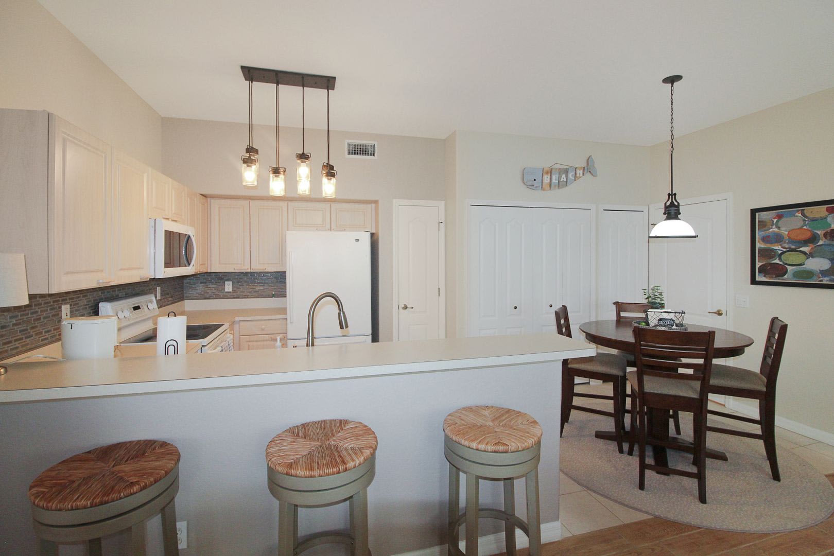 L Pavia Annual Condo For Rent – photo 5
