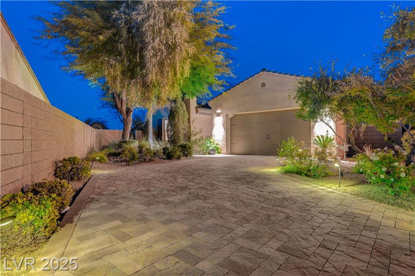 Sought after single-story home in Lake Las Vegas on the Golf Course – photo 2