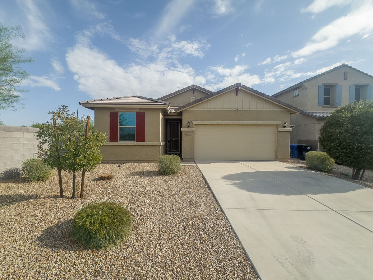 17923 W Louise Dr – photo 1