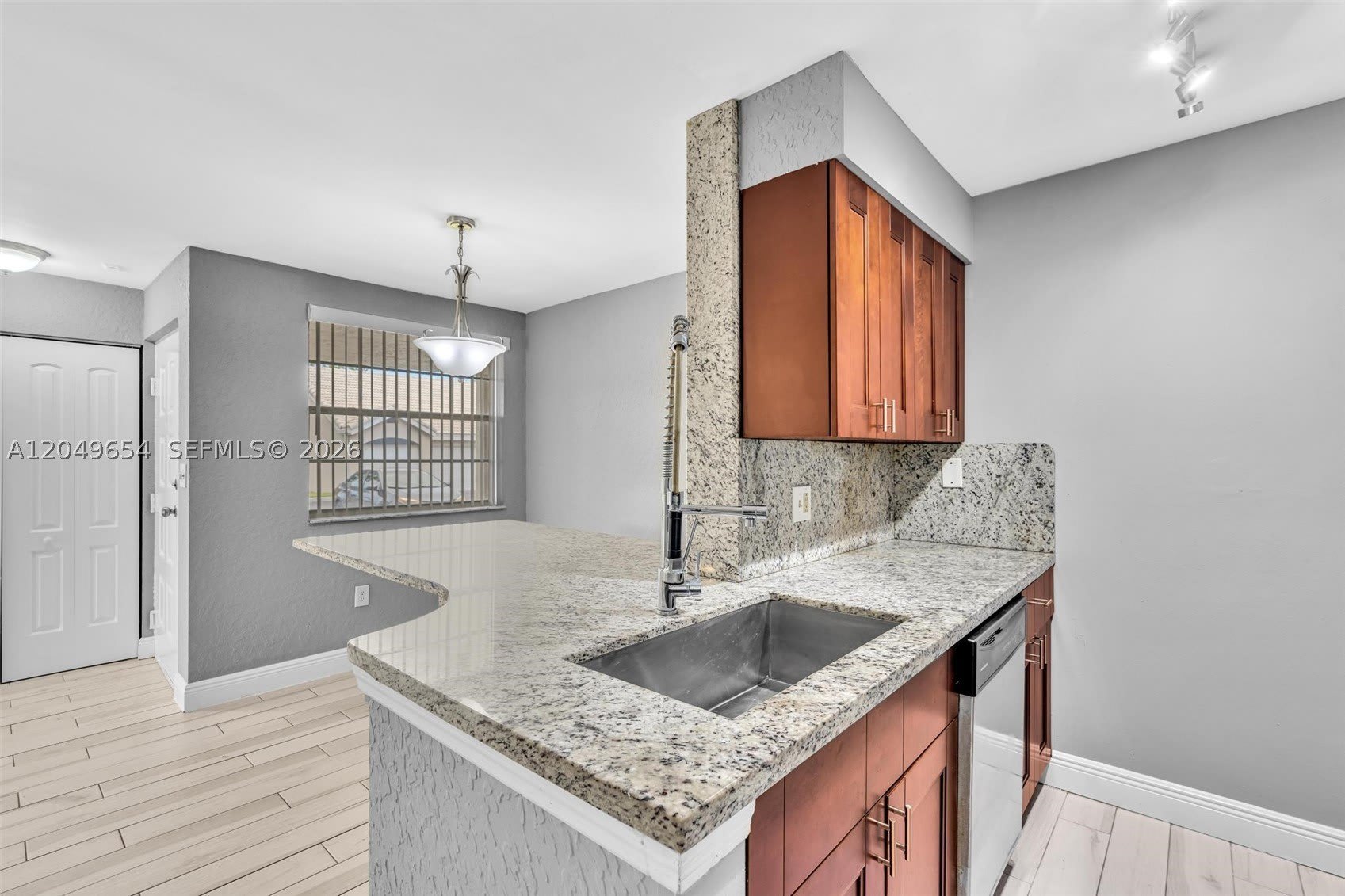 2851 N Oakland Forest Dr – photo 4