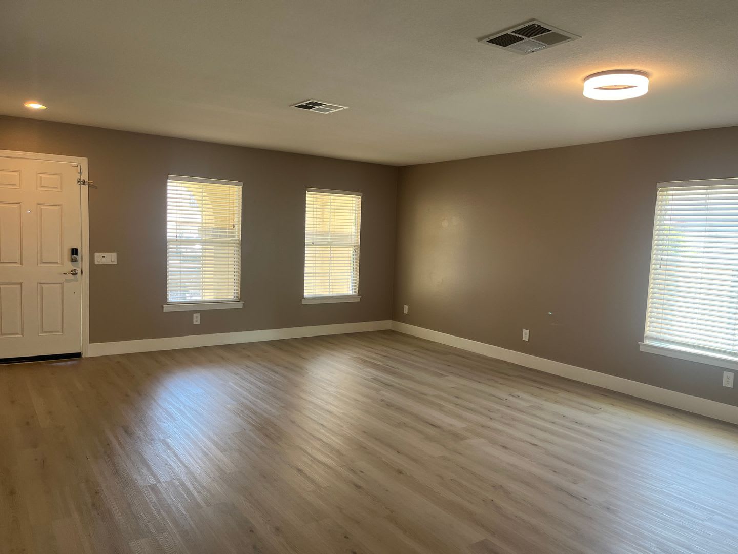 Winchester 4 Bedroom main floor Bed and Bath – photo 2