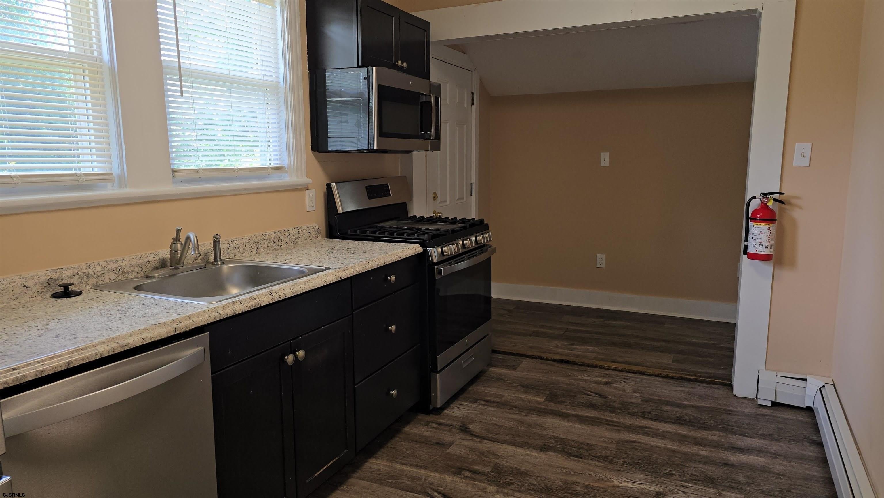 429 Doughty – photo 4