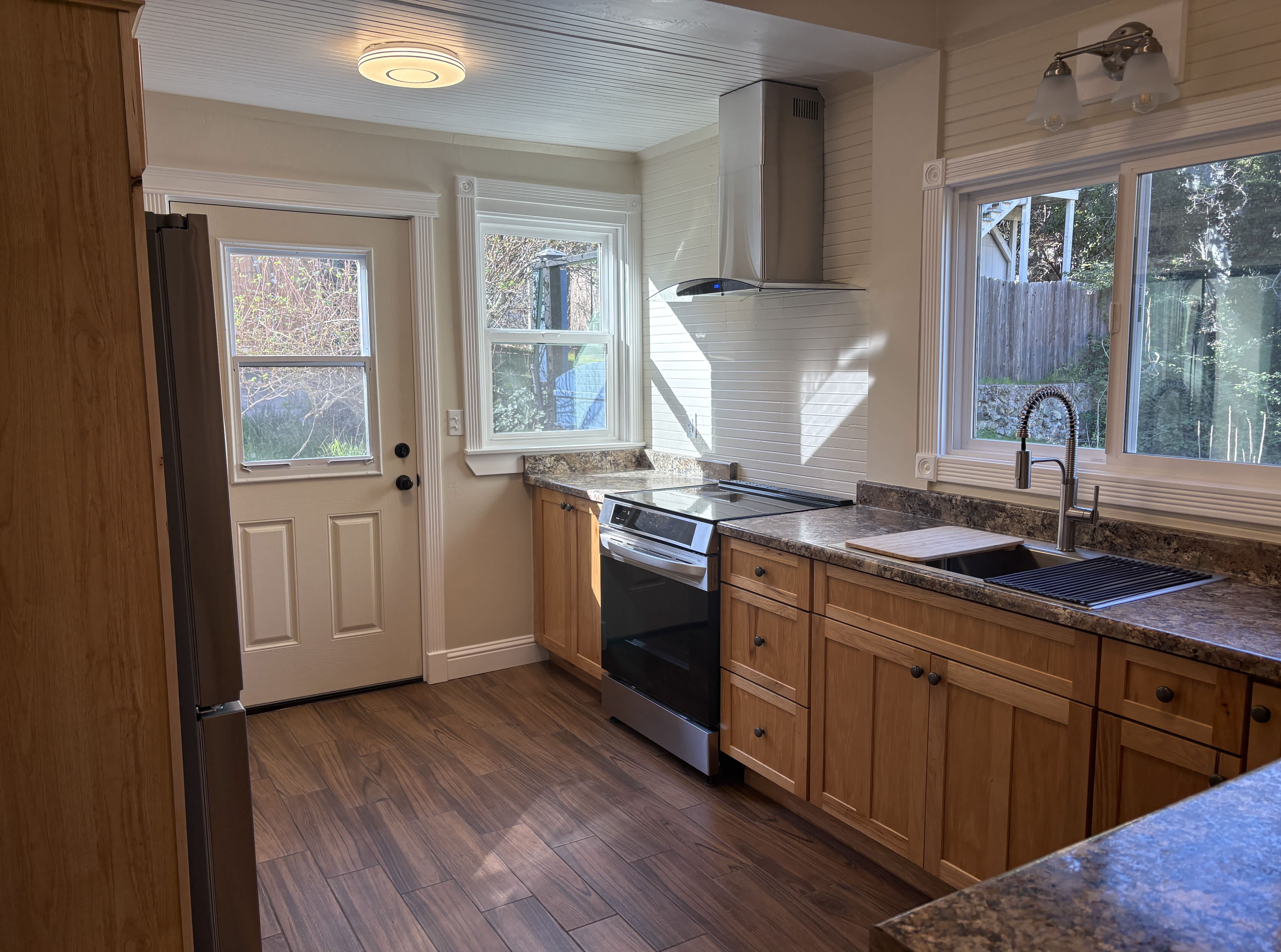 5933 Shasta Ave # A – photo 3