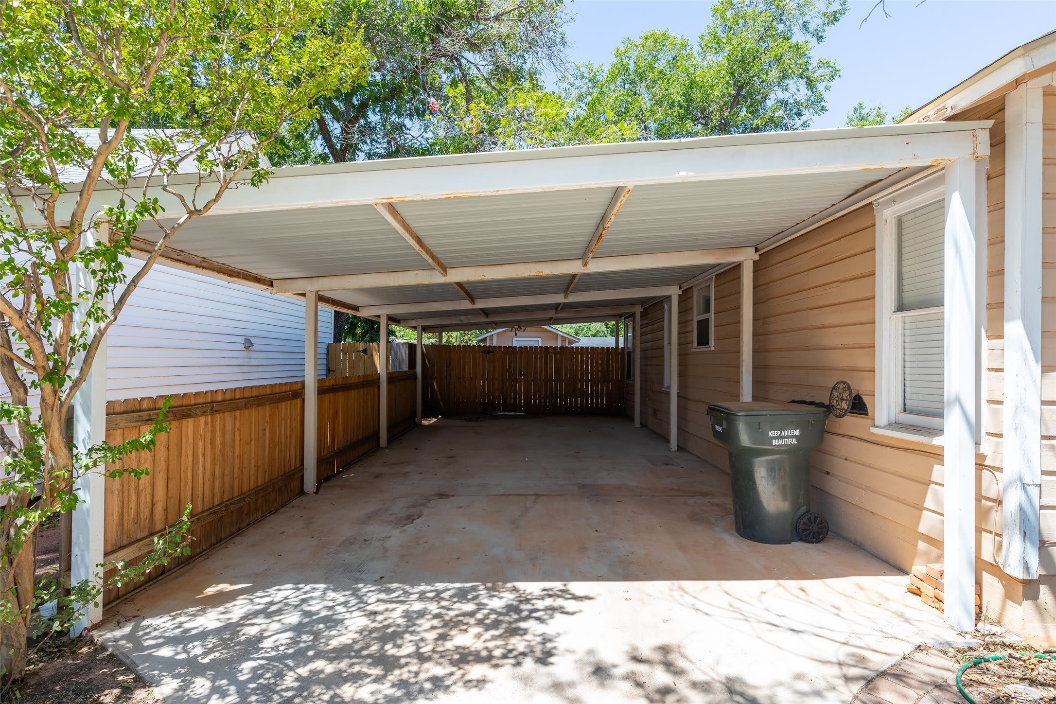 1010 Albany Street – photo 3