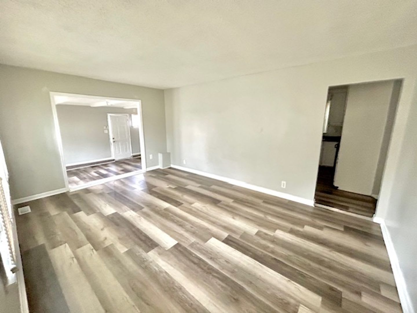 Lovely 3 Bedroom 1 5 Bath With Bonus Room Available Now 1350 With A One Year Commitment And The 12Th Month Free – photo 2