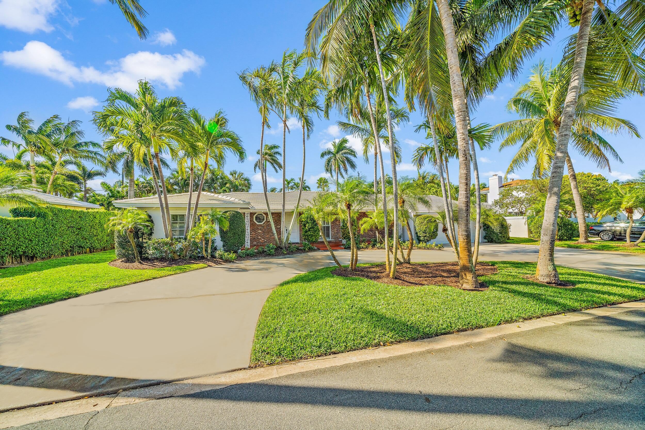 210 Russlyn Drive – photo 1