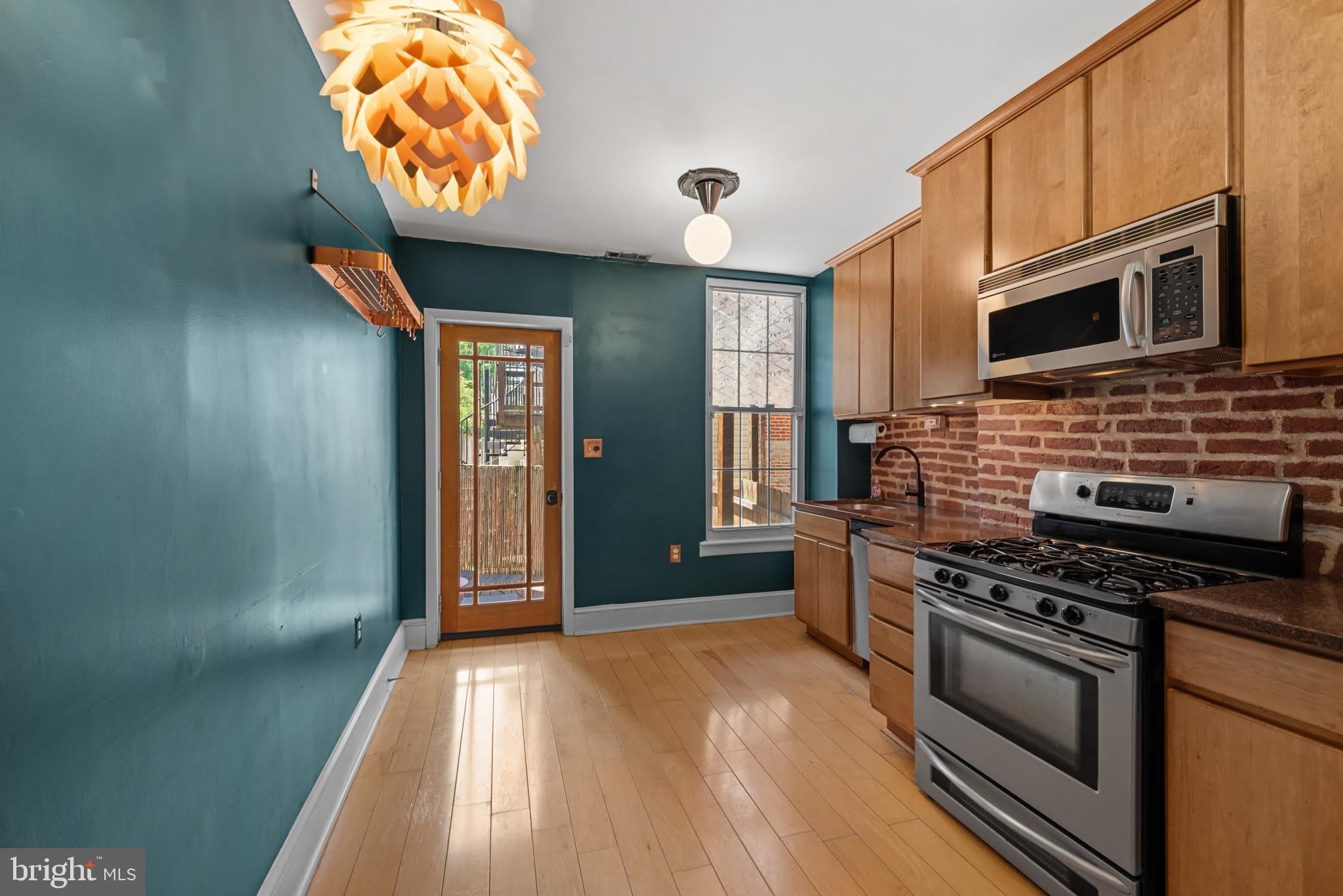 1106 William Street – photo 5