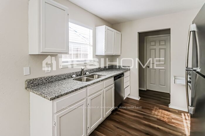 3037 Pinecrest Street – photo 3
