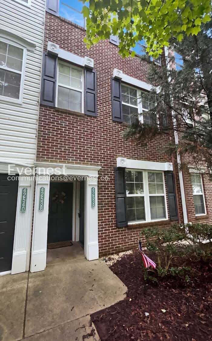 42536 Mayflower Terrace – photo 1