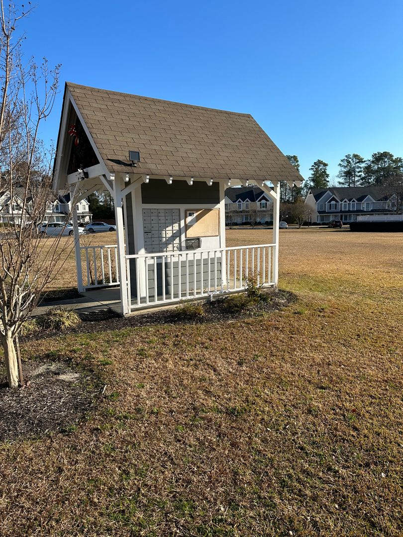 2 Bedroom 2 bath apt with a POOL! Very close to everything but tucked away. – photo 2