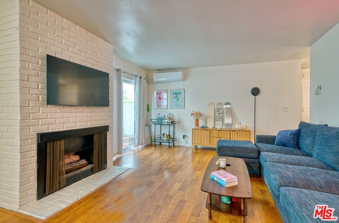 1524 Berkeley St – photo 2