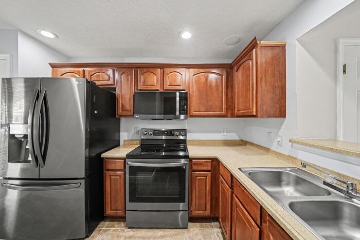 8106 Silent Creek Drive – photo 5
