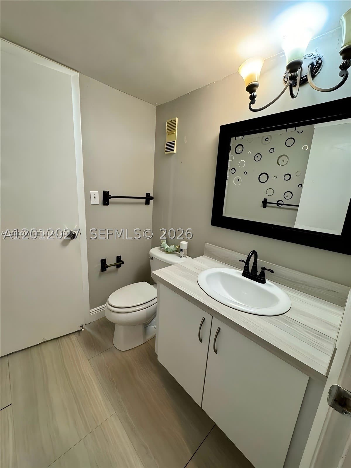 1100 Saint Charles Pl – photo 5