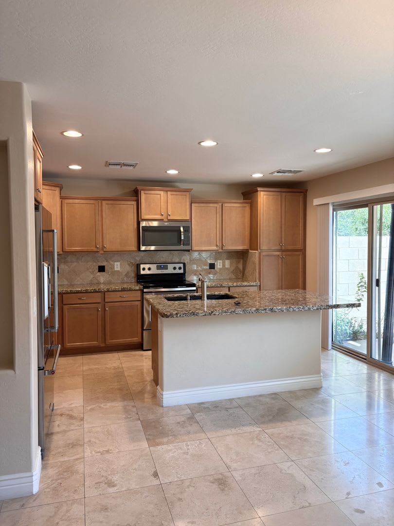 **STUNNING 4 BEDROOM/3 BATHROOM/2 CAR GARAGE/GATED COMMUNITY HOME IN MESA (SOUTHERN & LINDSAY)** – photo 2