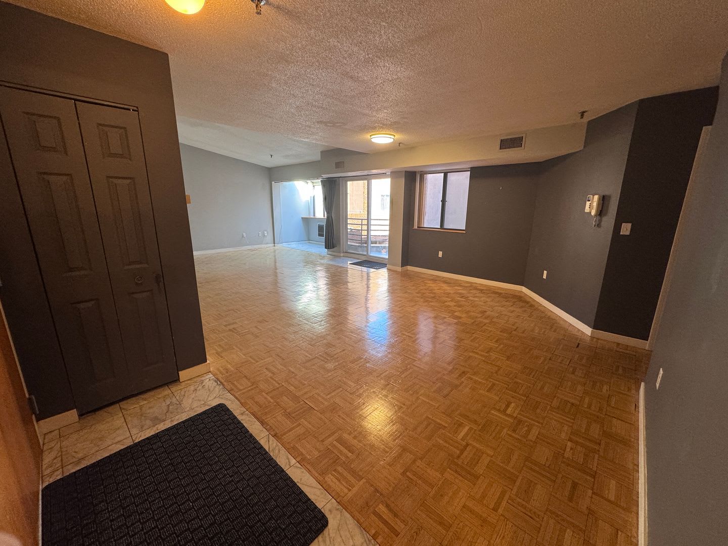 Lovely 2 Bed 2 5 Bath Condo Avail For May Or June – photo 2